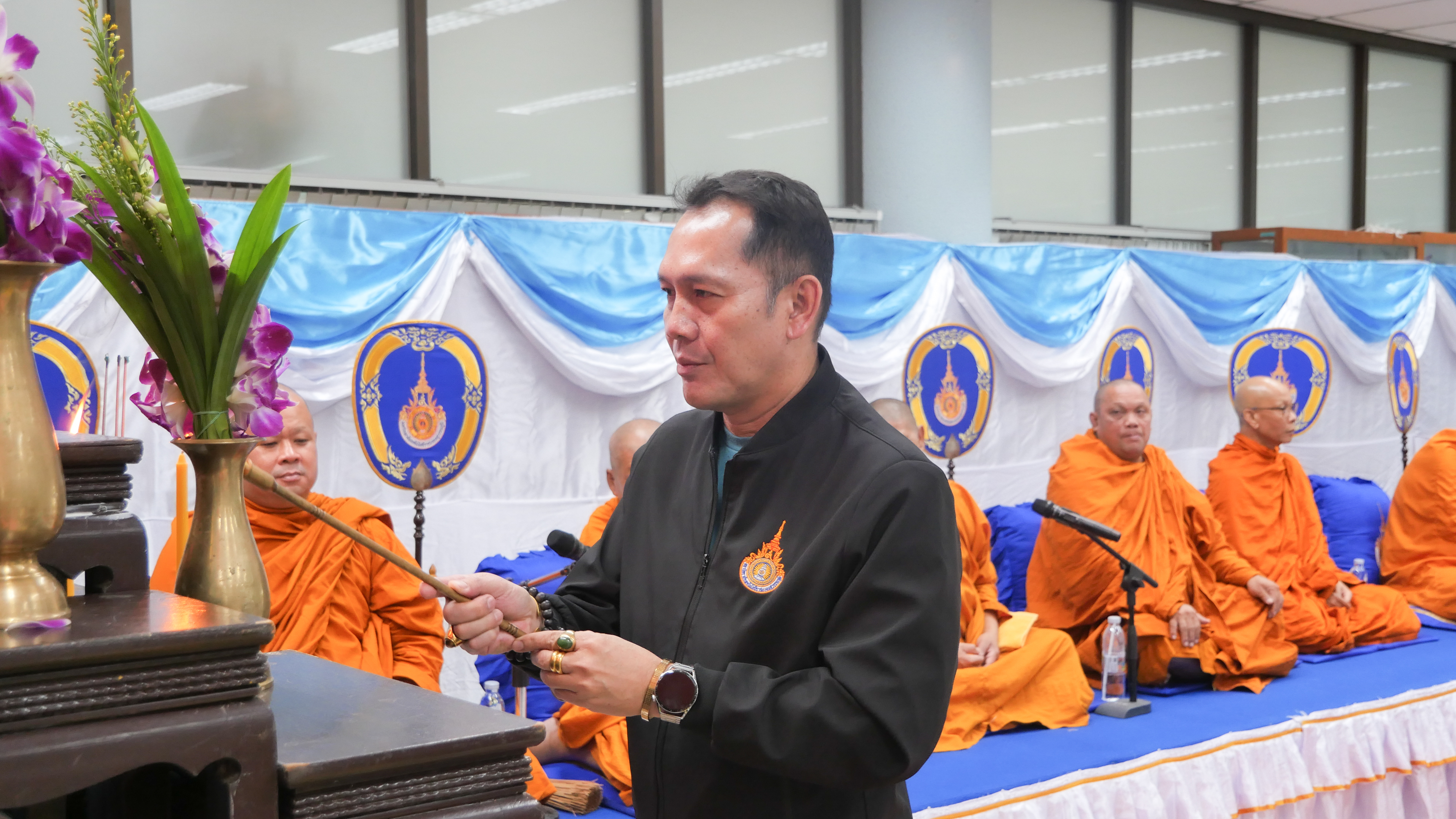 สำนักวิทยบริการและเทคโนโลยีสารสนเทศ จัดกิจกรรมทำบุญและถวายภัตตาหารเพล สืบสานวัฒนธรรมไทย เสริมสิริมงคลแก่บุคลากร